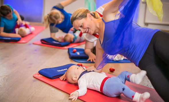  ab 3 Monate 
 
 Effektives Ganzk&ouml;rperworkout 
 Spa&szlig; f&uuml;r Mama UND Baby 
 Kreative Babyspiele &ndash; f&uuml;r fitte Babys 
 