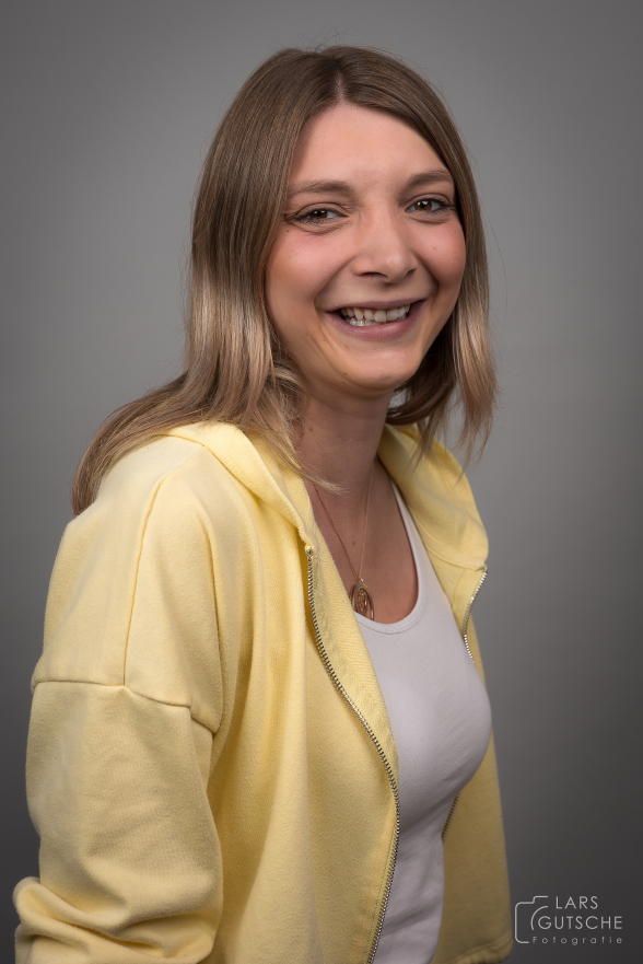  Staatsexamen M&auml;rz 2016 
 K-Taping Therapeutin 
 Babymassage und Babygymnastik 
 Arbeit mit Sch&uuml;sslersalzen 
 Nachsorge 
 Tel.: 0172 -...