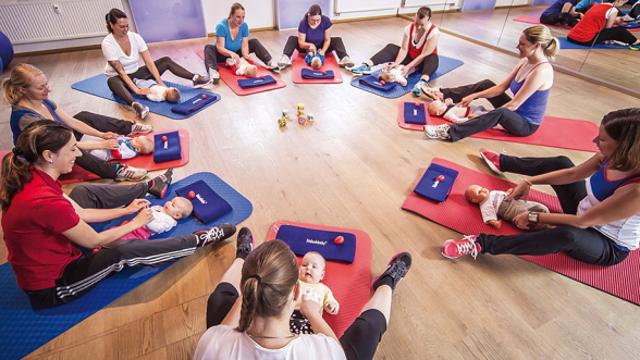  ab 3 Monate 
 
 Effektives Ganzk&ouml;rperworkout 
 Spa&szlig; f&uuml;r Mama UND Baby 
 Kreative Babyspiele &ndash; f&uuml;r fitte Babys 
 